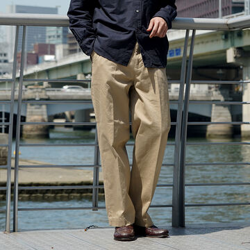 Cotton wide slacks that are sleek and put together