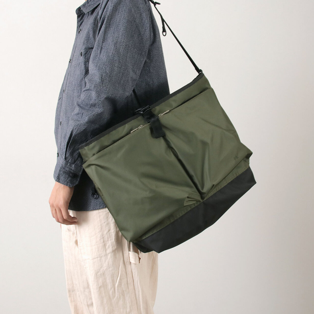 Lightweight courier shoulder bag,, large image number 5
