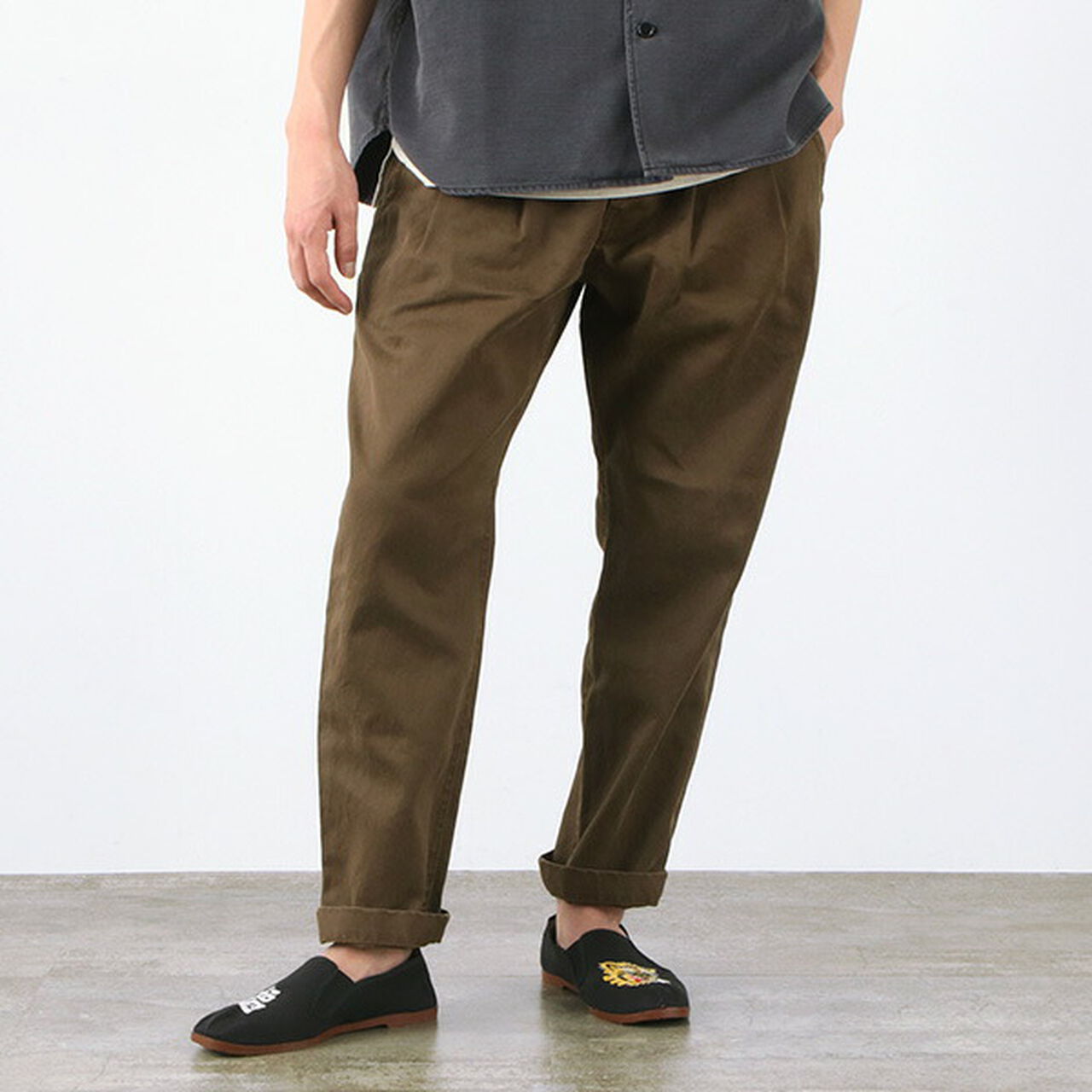 Chino 2-tuck pants,Brown, large image number 0